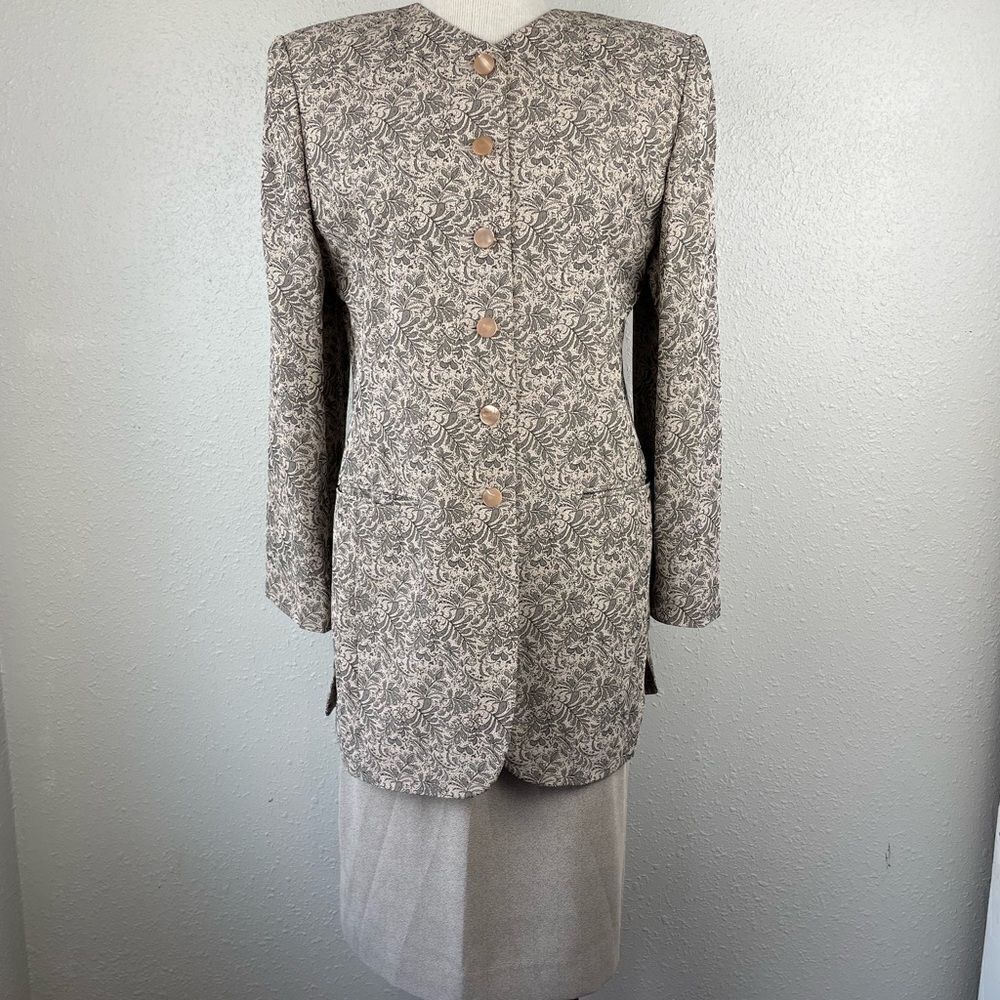 Liz Claiborne Suites Matching Blazer Jacker and Skirt Size 8 EUC